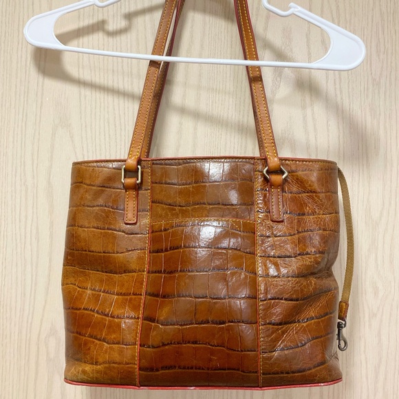 Dooney and  Bourke’s   Brown Croc Embossed Leather  Shoulder Bag . - Picture 2 of 12